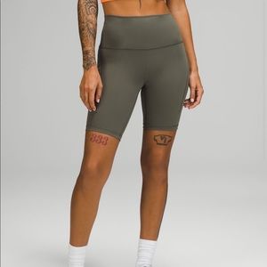 Wunder Train Short 8” with pockets